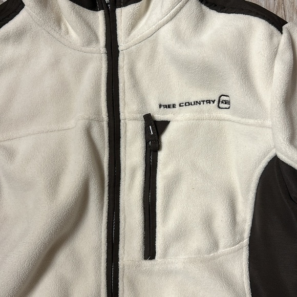 Free Country - Picture 2 of 5